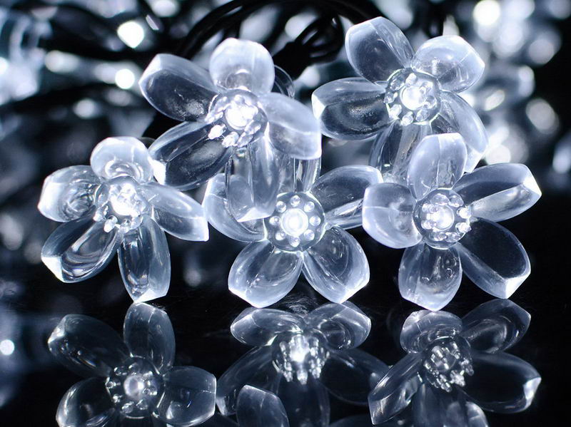 Solar garden string lights with flowers (white)